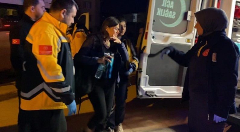 İnegöl'de otomobil ile minibüs çarpıştı: 9 yaralı