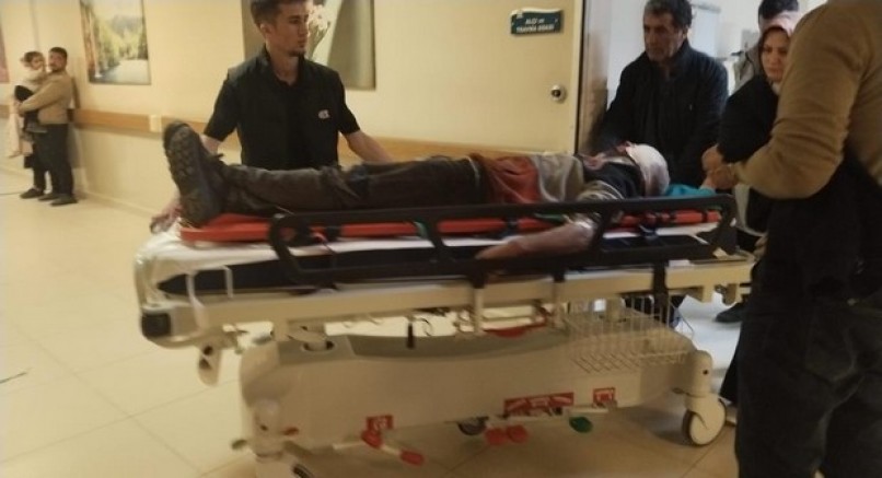 İnegöl'de otomobil park halindeki tırın altına girdi: 1 yaralı