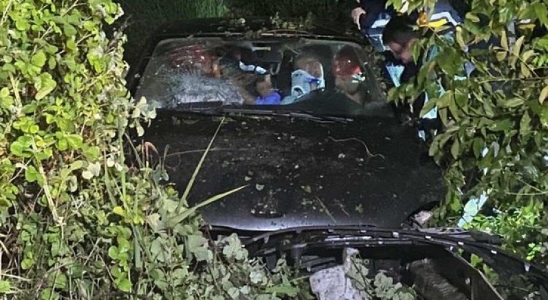İnegöl'de otomobil tarlaya uçtu: 4 yaralı
