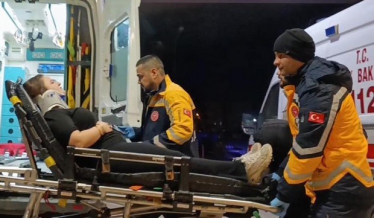 İnegöl'de otomobiller çarpıştı: 1'i çocuk 3 yaralı