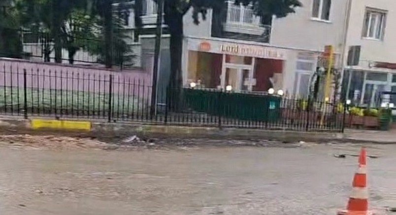 İnegöl'de yollar göle döndü