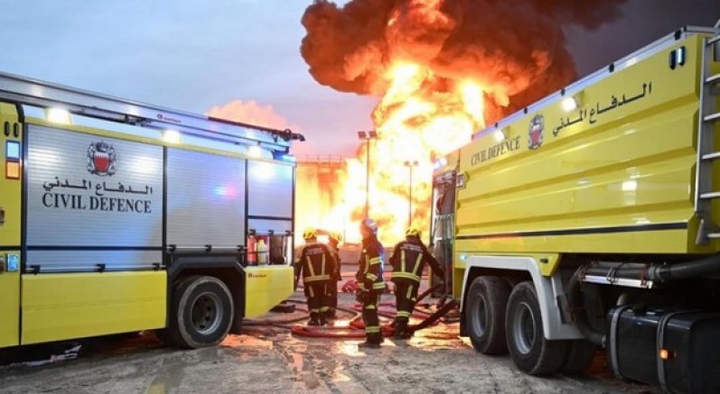 İran, Bahreyn'de yakıt tanklarını vurdu
