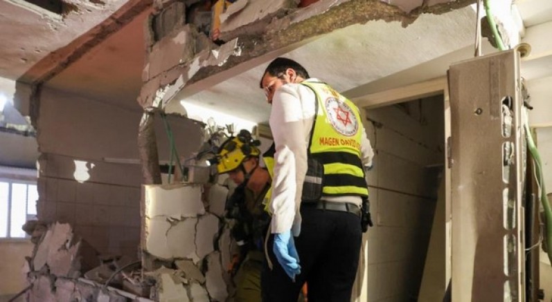 İran'dan İsrail'e füze saldırısı: 7 yaralı