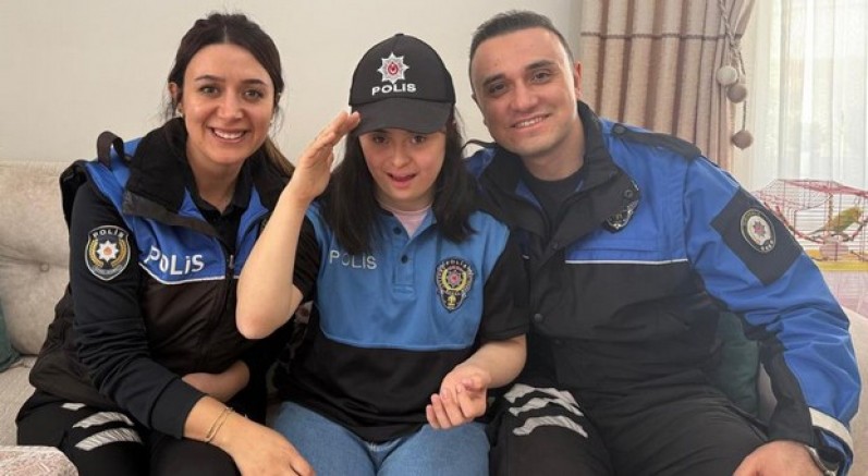 İrem'e doğum gününde üniforma sürprizi