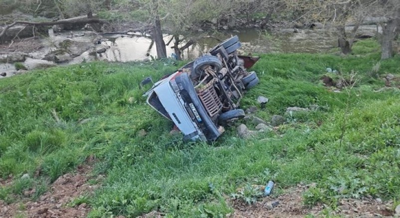 İş makinesi şarampole yuvarlandı: 1 ölü, 1 yaralı