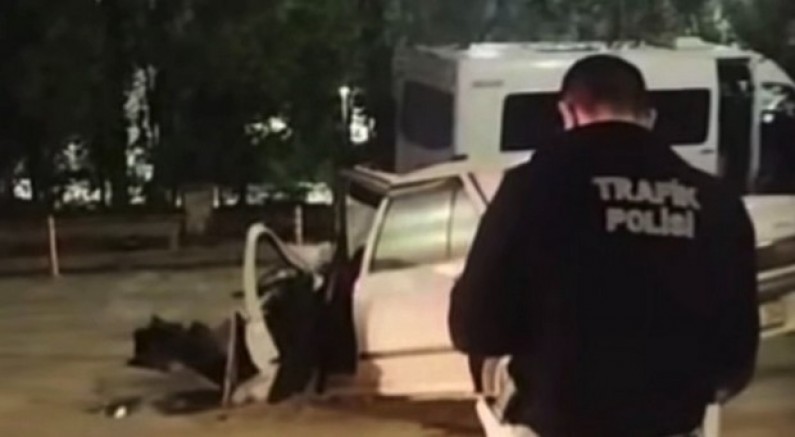 İşçi servisi ile otomobil çarpıştı: 1'i ağır 7 yaralı