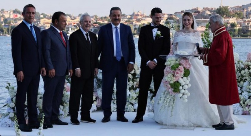 İsmail Yüksek, dünyaevine girdi