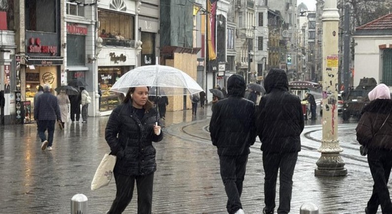 İstanbul'da soğuk hava ve yağmur etkili oluyor