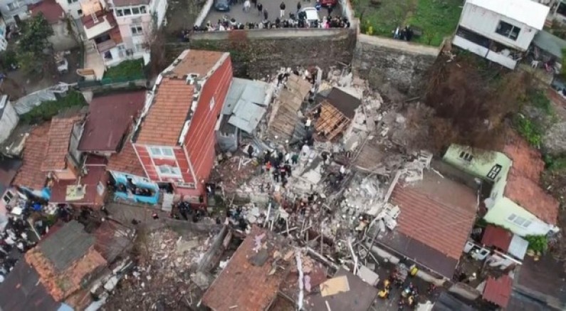 İstanbul Valiliği'nden çöken binalara ilişkin açıklama