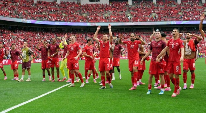 İsviçre grubu lider tamamladı