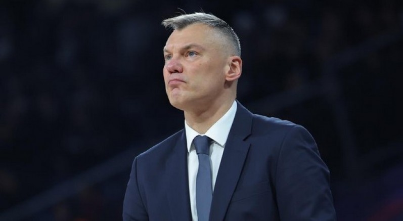 Jasikevicius, Dubai'de mahsur kaldı