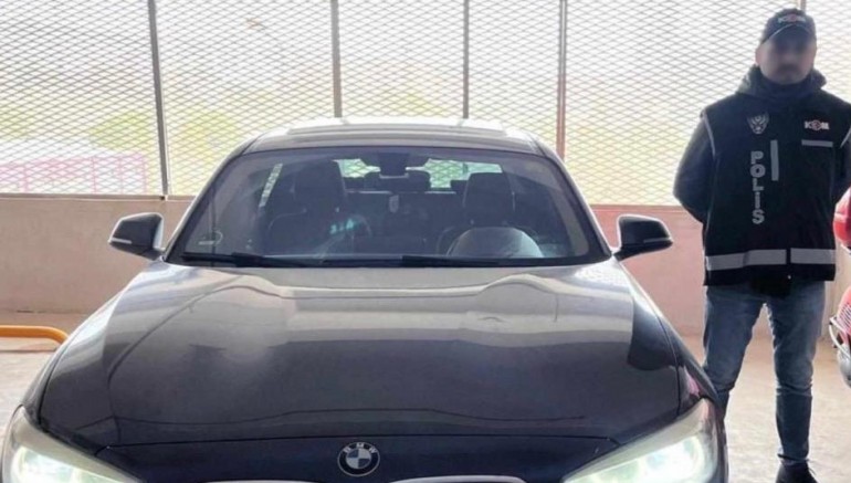 Kaçakçılık polisi, 11 kaçak lüks otomobile el koydu