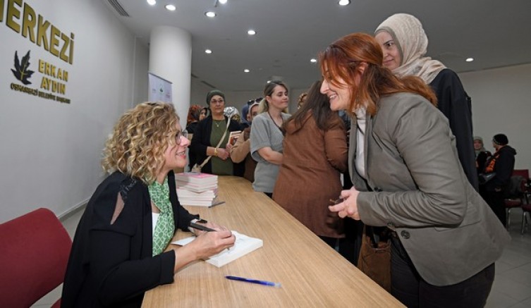 Kadın yazar, kadınlarla buluştu