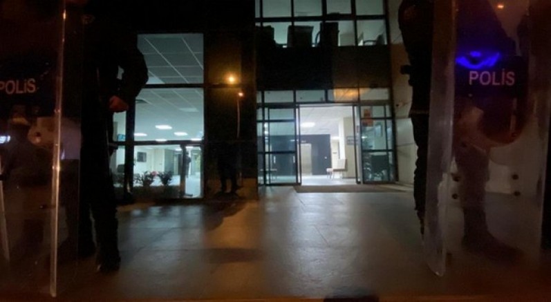 Kamu görevlisine rüşvet alırken suçüstü