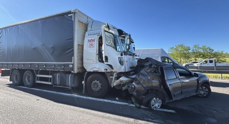 Kamyon cipi önüne katıp sürükledi: 2 yaralı