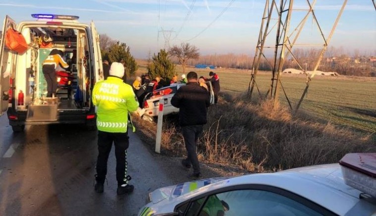 Kamyonla çarpışan otomobil sürücüsü hayatını kaybetti