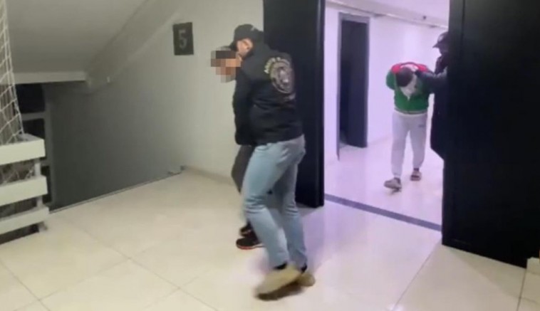 Kan lekesi, annesini öldüren zanlıyı ele verdi