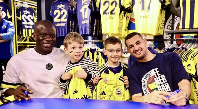 Kante ve Levent  imza gününde taraftarla buluştu