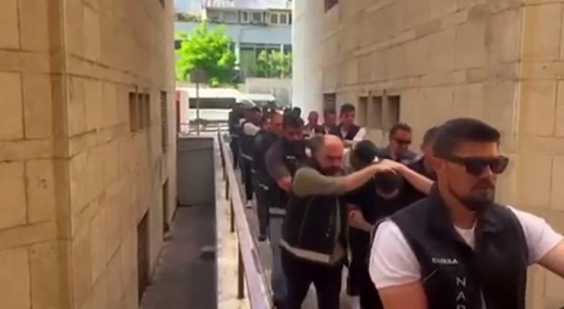 Kapıları koçbaşlarıyla kırdılar: 79 tutuklama