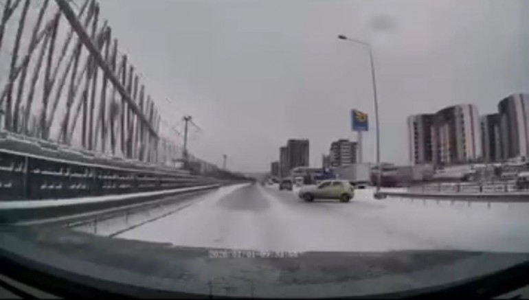 Kar yağışı kazaları beraberinde getirdi