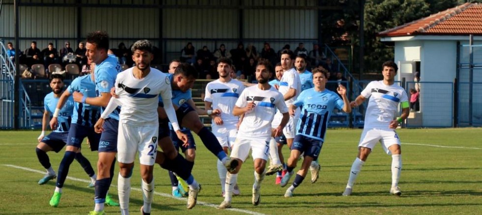 Karacabey Belediyespor uzatmalarda hayata döndü