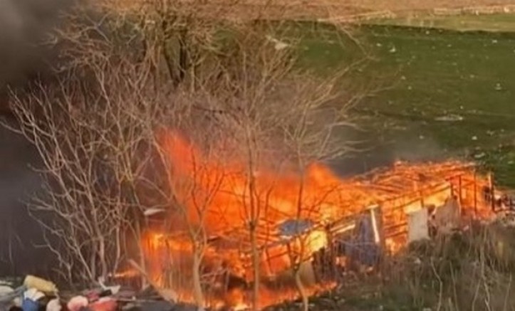 Karacabey'de ağıl alev alev yandı