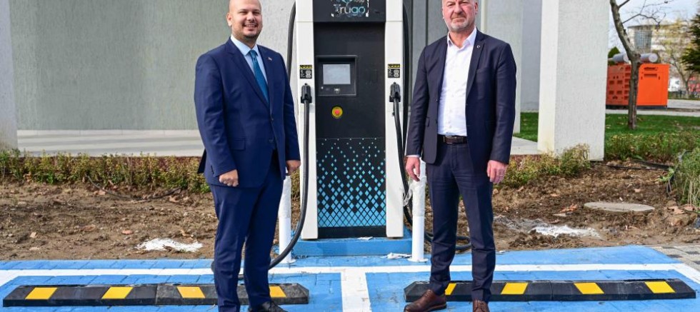 Karacabey'de elektrikli araç şarj istasyonları hizmete girdi