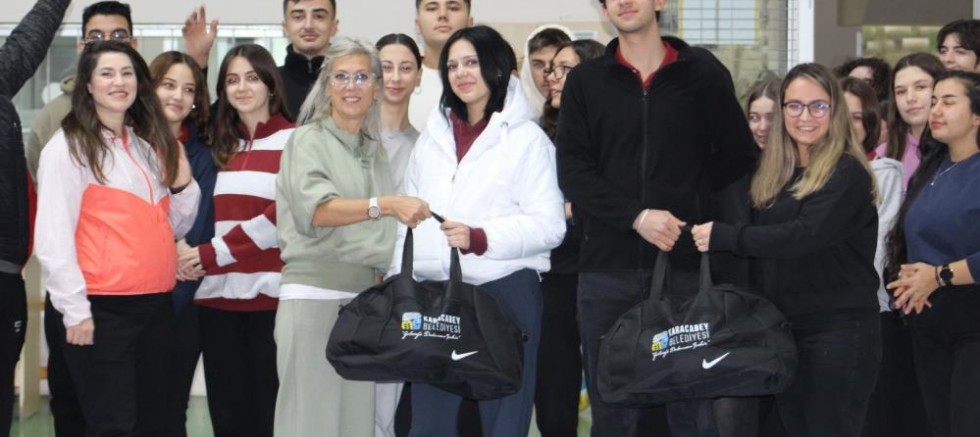 Karacabey'de okullara spor desteği devam ediyor