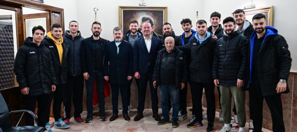 Karacabeyli voleybolcular hedef için kenetlendi