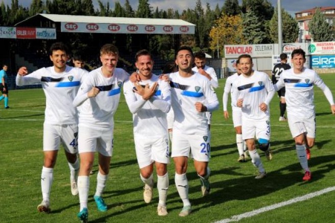 Karacabeyspor'da yüzler gülüyor; 3 gollü galibiyet