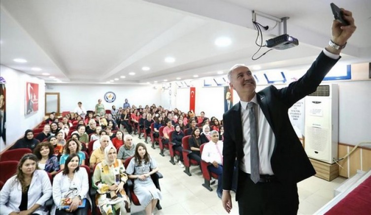Kariyer Gününde öğrencilerle buluştu