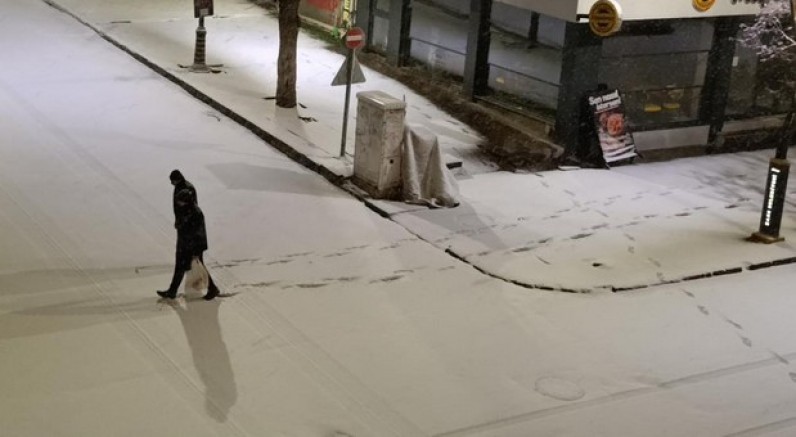 Kars 5 dakikada beyaza büründü