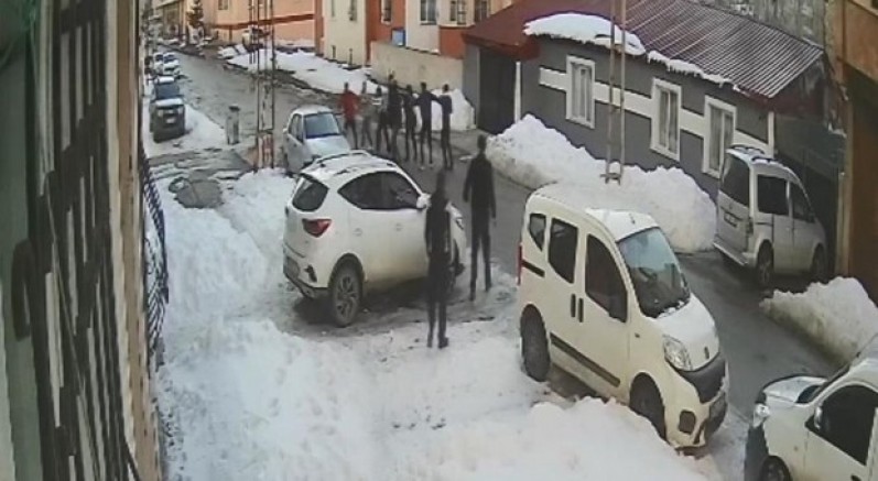 Kars'ta silahlı sopalı kavga: 2 yaralı