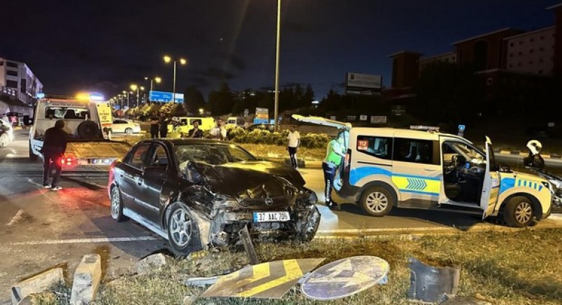 Kastamonu'da iki otomobil çarpıştı: 4 yaralı