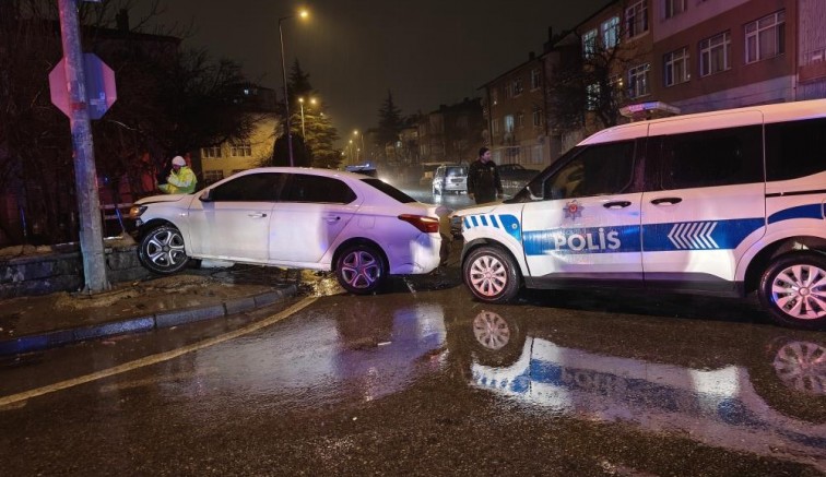 Kayseri’de polis aracı ile otomobil çarpıştı: 1 yaralı
