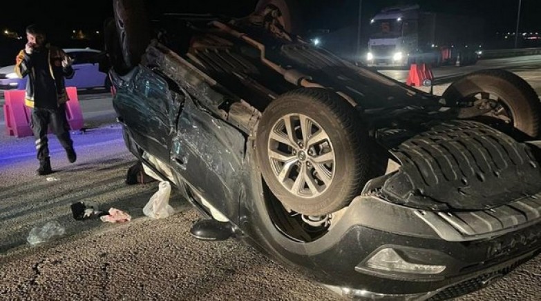 Kaza yapan otomobil ters döndü: 7 yaralı