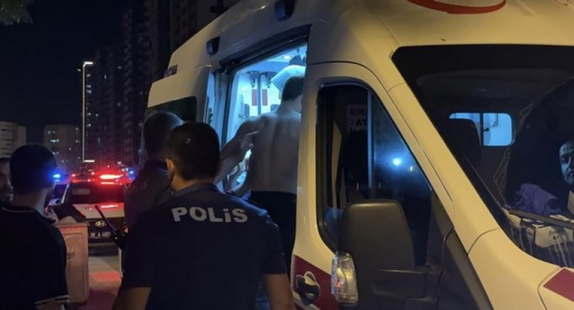 Kebap salonunda döner bıçaklı kavga: 2 yaralı