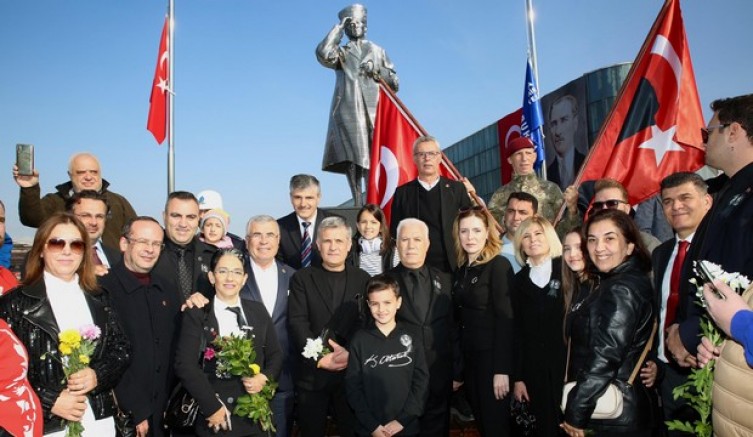 Kent Meydanı’nda Ata’mızın izi olacak