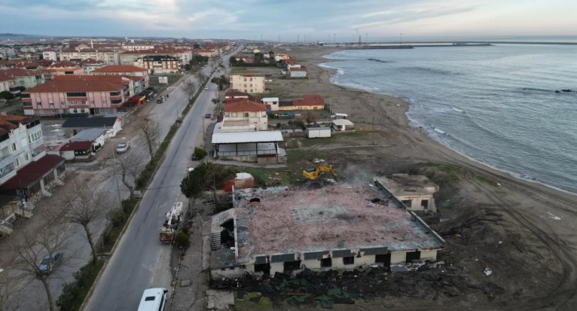 Kepçeler sahile indi