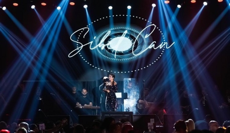 Kıbrıs'ta Sibel Can rüzgarı