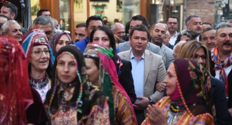 Kına gecesi geleneği Bursa Osmangazi'de yaşatıldı