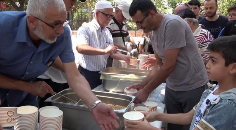 Kiremitçi Sinanbey Cami'de bin 500 kişilik aşure ikramı
