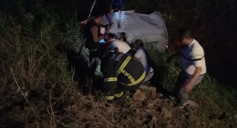 Kırıkhan’da kamyonet şarampole uçtu: 3 yaralı