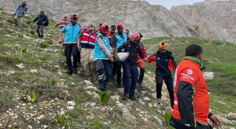 Kırsalda bacağını kırdı, 5 saatlik çalışmayla kurtarıldı