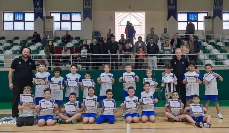 Kış Spor Okulları'nda sertifika heyecanı