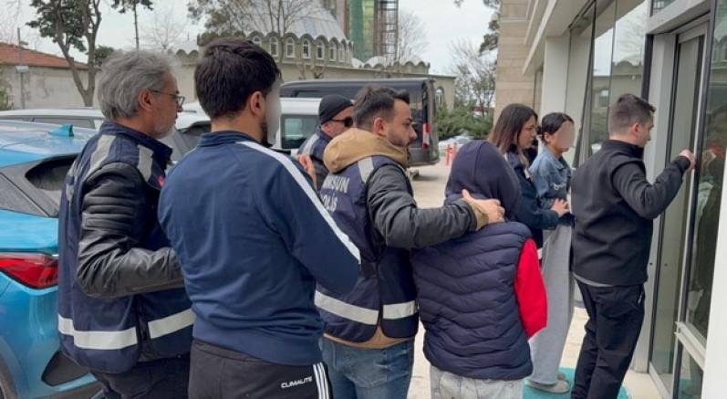 Kız çocuğu attığı mesajla kurtarıldı: 4 gözaltı