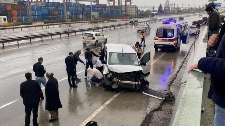 Kocaeli'de zincirleme kaza: 3 yaralı