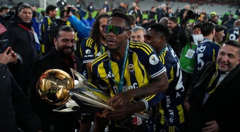 Kolombiyalı forvet, derbilerde gol attı