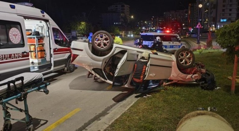 Kontrolden çıkan araç ters döndü: 2 yaralı