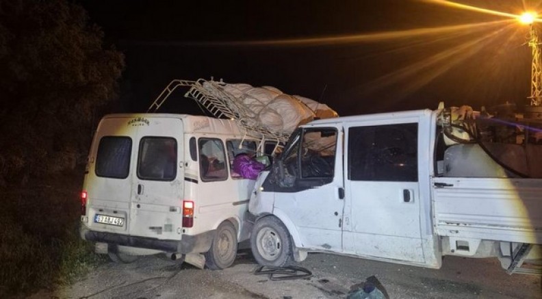 Konya'da kamyonet ile minibüs çarpıştı: 7 yaralı